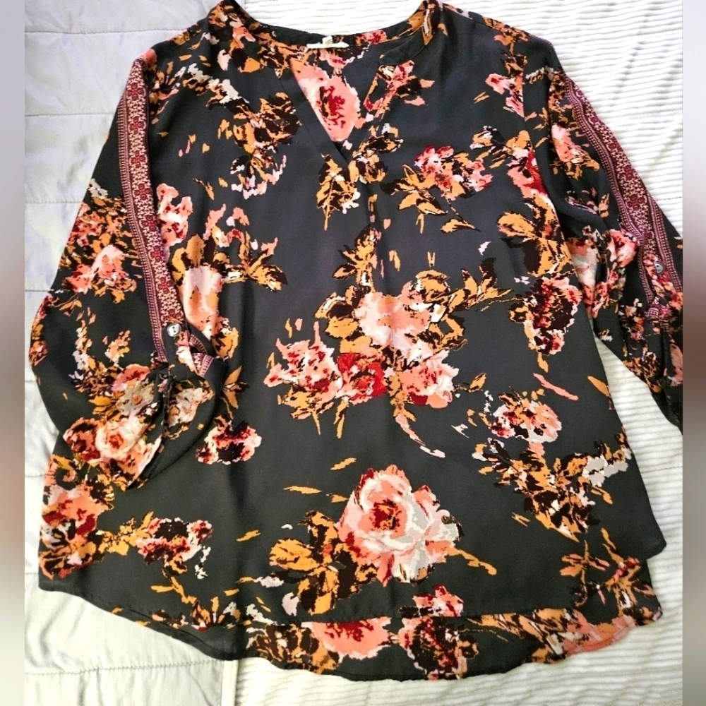 Maurices Floral Black and Pink Women's Top. Size 2X